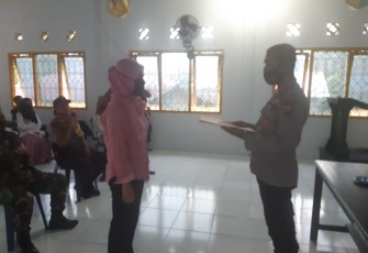 Kapolres SBB Berikan Bantuan Kepada Pemuda dan Mahasiswa Tomalehu