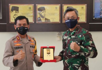 Kapolda Silaturahmi Bersama Danlanal Bengkulu