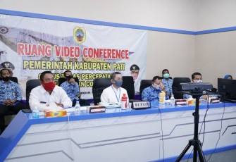 Bupati dan Wabup ketika mengikuti rapat PAD