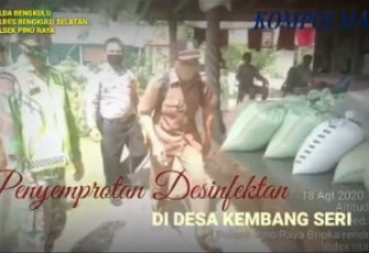 Polsek Pino Raya Bersama Babinsa dan Petugas Kesehatan Berikan Imbauan dan Semprot Disinfektan ke Rumah Warga