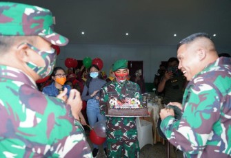 Danrem Terima Kejutan Pangdam XIV/Hsn dan Keluarga Besar Korem 143/HO