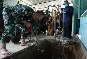 Pangdam XIV/Hsn Lakukan Peletakkan Batu Pertama Pembangunan Masjid Al Akbar dan Penyerahan Kunci RTLH Bedah Rumah