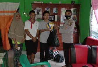 Mukadar Serahkan Bantuan Fasilitas Olahraga Kepada Pengurus HIPPMAH