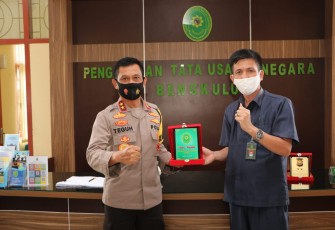 Kapolda Bengkulu Silahturahmi ke PT dan PTUN Bengkulu
