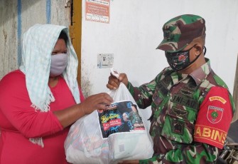 Mayjen TNI Andi Sumangerukka Bantu Suku Bajau di Kendari