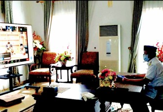 Gubernur Prov Kepri Isdianto saat video converence