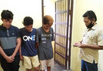 Tiga pelaku pengeroyokan saat diamankan
