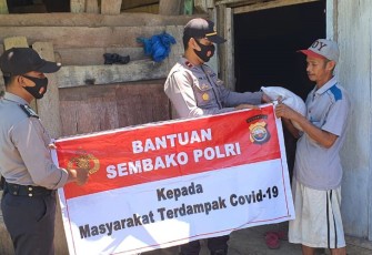 Polres Mukomuko Salurkan Bantuan Beras Kepada Masyarakat Terdampak Covid-19