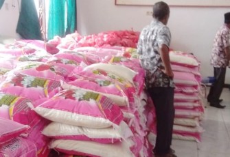 Pemneg Luhu Salurkan Sembako Tahap Empat Kepada 882 Kepala Keluarga