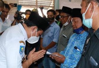 Wakil Wali Kota Bengkulu Dedy Wahyudi Bagikan Bantuan Operasional 