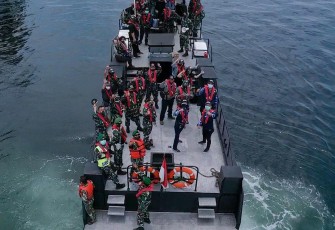 Awak media berkeliling Dermaga Tanjung Priok naik KMC Komando Selasa, 29/9/2020
