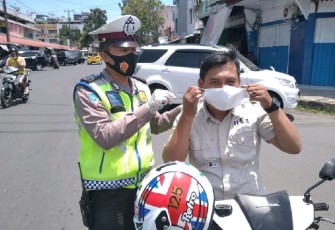 Pembagian Masker Kepada Pengendara 
