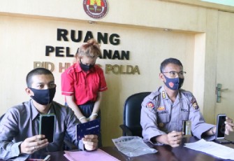 Kabid Humas Polda Bengkulu Kombespol Sudarno S Sos MH Didampingi Kasubdit Penmas Bidhumas Polda Bengkulu AKBP Agung Darmanto Bersama Kanit Siber AKP Perdhana Mahardhika Sik MH Saat Press Conference