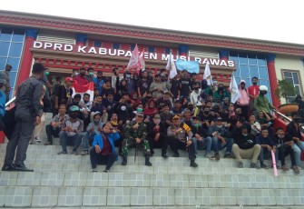 Ratusan Aliansi Pemuda Geruduk DPRD Musi Rawas