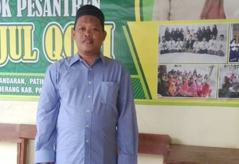 Ustadz Yayan Kusdiana