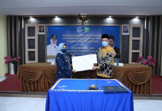 Pemko Tanjung Pinang Serahkan Hibah Tanah ke Umrah