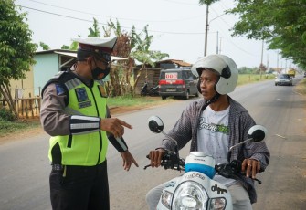 Polres Batang lakukan razia masker di Jalan Sultan Agung. Sabtu 10/10/2020