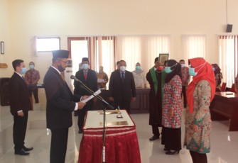 Sekda Tulungagung Sukaji Lantik 56 Kepala Sekolah