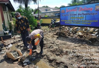 Kapolres Seluma AKBP Switanto Prasetyo S IK Letak Batu Pertama Pembangunan Mushola Polsek Sukaraja