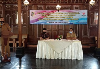 Kepala Dinas Koperasi Usaha Mikro Kecil Dan Menengah Kabupaten Tulungagung Slamet Sunarto saat memberikan sambutan Kegiatan Bimtek