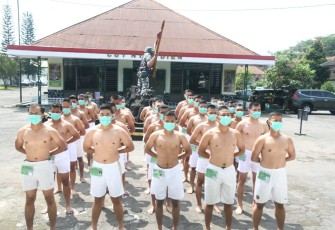Peserta sidang pantukhir penerimaan Cata PK TNI AD Gel II TA. 2020 di Gedung Sudirman Dodikbelanegara, Rindam IV/Diponegoro. Kamis (5/11/2020)  