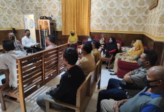 Kapolsek Gemuh AKP Abdulah Umar, SH. mengambil langkah untuk memanggil orang tua masing-masing anak,  Guru BP dan Kades atau Perangkat desa ke Polsek Gemuh. Senin, 9/11/2020