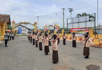Polsek Gringsing Polres Batang rutin membekali anggota Saka Bhayangkara pendidikan kepanduan dan ilmu kepolisian dalam menjaga keamanan dan ketertiban Masyarakat Minggu (29/11/2020)