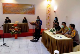 Bersama Unsur Tripika Kecamatan Lembeh Selatan Plh Danramil 1310-02/Lembeh Saksikan Acara Pelantikan PTPS