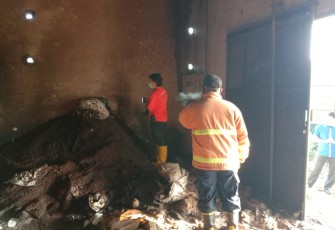 Gudang Pengolahan Vitamin Ayam di Tulungagung Terbakar