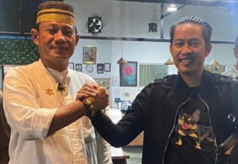 Kehadiran Daenk Jamal di sambut Baik H Umar di Kediamannya 