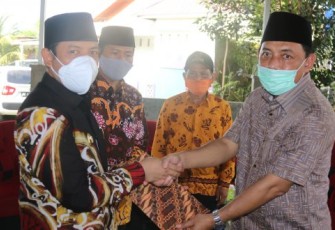 Plt Walikota Bengkulu Dedy Wahyudi Saat Acara Penyerahan PSU di Masjid Perumahan Royal Residence di Kelurahan Bumi Ayu