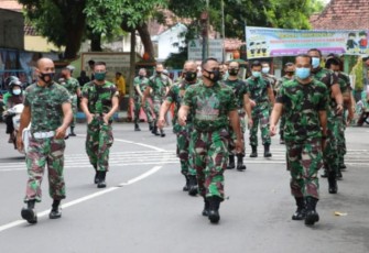Komandan Kodim 0807/Tulungagung Letkol Inf Mulyo Junaidi SE MTr Ajak  Anggota Jalan Santai Bersama