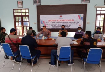 Forkompimcam Brangsong melaksanakan kegiatan  Rakor pengelolaan dan pengananan logistik pemilihan Bupati dan Wakil Bupati th 2020 di di aula kantor Kecamatan Brangsong Jl. Soekarno Hatta Desa Brangsong Kecamatan Brangsong Kabupaten Kendal. Kamis, 3/12/2020.