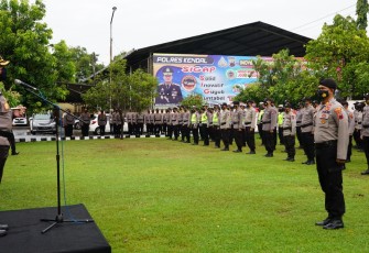 Apel gelar pasukan pengamanan yang diselenggarakan di halaman Polres Kendal, Minggu (6/12/2020).
