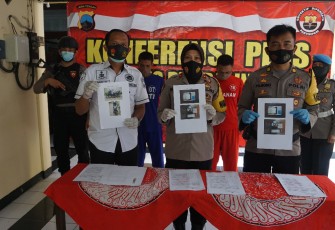 Wakapolres PurbaIingga Kompol Sopanah dalam keterangannya, didampingi Kabag Ops AKP Pujiono dan Kasat Reserse Narkoba Iptu Mufti Is Efendi, Selasa (22/12/2020)