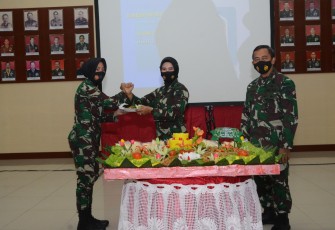 Pangdam IV/Diponegoro Mayjen TNI Bakti Agus Fadjari, S.I.P., M.Si. menghadiri acara hari ulang tahun Korps Wanita Angkatan Darat ke-59 di Aula Makodam IV/Diponegoro, Jl. Perintis Kemerdekaan, Watugong, Selasa (22/12).