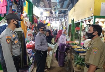 Kapolsek Tersono Polres Batang AKP Akhmad Almunasifi Bersama Koramil Tersono Terus Bersinergi Dalam Pencegahan dan Penanggulangan COVID-19 Diwilayah