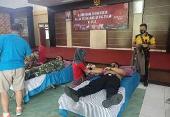 Kapolres Musi Rawas AKBP Efrannedy dan Personil Ikut Donor Darah