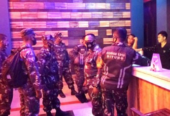 Danramil 1310-01/Bitung Pimpin Patroli Keamanan Wilayah Sekaligus Beri Imbauan Kepatuhan Prokes Covid-19