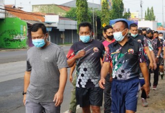 Prajurit Kodim Batang Melaksanakan Jalan Sehat Dipimpin Langsung Oleh Komandan Kodim 0736/Batang  Letkol Arh Yan Eka Putra di Seputaran Kota Batang