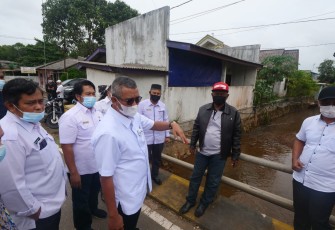 Bupati Bintan Apri Sujadi Tinjau Lokasi Banjir