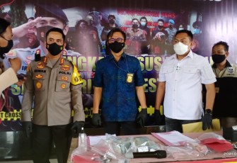 Satuan Resmob Polrestabes Semarang yang di backup oleh Subdit Jatanras Polda Jateng, berhasil membekuk 5 orang pelaku perampokan karyawan distributor Gas LPG di Jalan Krakatau VIII, Karang Tempel, Semarang pada Senin (18/1)