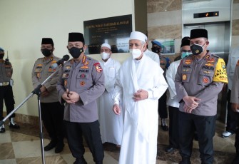 Kapolri dan jajaranya mengunjungi Rabithah Alawiyah. 