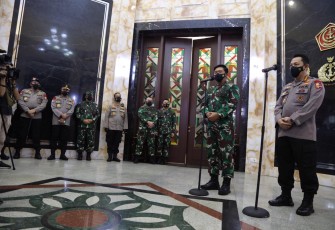 Kapolri Jenderal Listyo Sigit Prabowo bersilaturahmi dengan Panglima TNI Marsekal Hadi Tjahjanto pada hari ini Minggu 31 Januari 2021