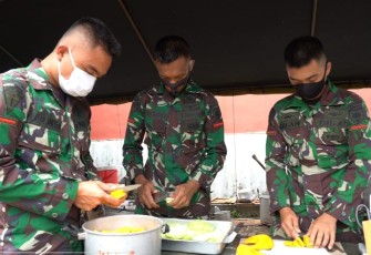 5 Dapur Bekangdam XIV/Hsn Sajikan 7500 Nasi Bungkus