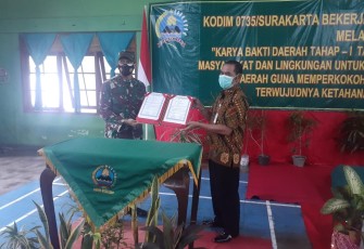 Pembukaan kegiatan Karya Bakti Daerah Tahap I Tahun 2021 Kodim 0735/Surakarta di Jalan RE Martadinata Kelurahan Gandekan Kecamatan Jebres Kota Solo Rabu (10/02/2021)