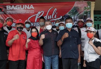 PDIP Jatim Salurkan 750 Paket Bantuan Sembako ke Korban Bencana Nganjuk