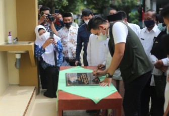 Dico M Ganinduto Bupati Kendal Terpilih Tandatangani Peresmian Gedung KB Bina Mulia Desa Sukolilan 