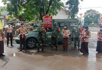 Kodim 0715/Kendal dan Polres Kendal menggandeng adik-adik Pramuka dalam Tim Penegakkan Protokol Kesehatan (Protkes),