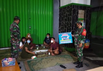 Anggota Koramil 02/Karangmalang Paulus Lipen Imbau Masyarakat Patuhi Protokol Kesehatan